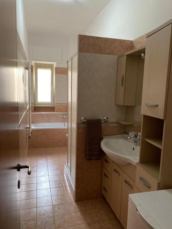 Case vacanza, castellana grotte, cave house, dove dormire a castellana grotte, trullo castellana grotte, transfer aeroporto bari,
transfer aeroporto brindisi,
transfer stazione bari,
transfer stazione brindisi